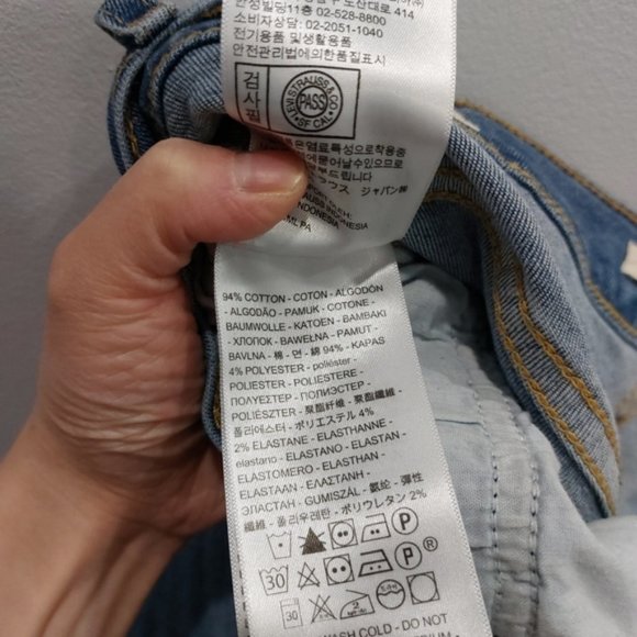 Levi's 724 High Rise Straight Jeans Indigk Pixel Medium Wash Distressed Size 28 - Picture 8 of 8